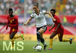 22.07.2016, Fussball Frauen-Lnderspiel , Testspiel, Deutschland - Ghana, in der Benteler-Arena Paderborn. v.l. Priscilla Okyere (Ghana) , Sara Dbritz (Deutschland) gegen Belinda Anane (Ghana) 