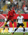 22.07.2016, Fussball Frauen-Lnderspiel , Testspiel, Deutschland - Ghana, in der Benteler-Arena Paderborn. v.l. Priscilla Okyere (Ghana) gegen Dzsenifer Marozsan (Deutschland) 