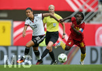 22.07.2016, Fussball Frauen-Lnderspiel , Testspiel, Deutschland - Ghana, in der Benteler-Arena Paderborn. v.l. Dzsenifer Marozsan (Deutschland) gegen Elizabeth Addo (Ghana) 