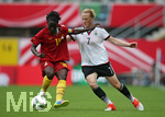 22.07.2016, Fussball Frauen-Lnderspiel , Testspiel, Deutschland - Ghana, in der Benteler-Arena Paderborn. v.l. Elizabeth Addo (Ghana) gegen Melanie Behringer (Deutschland) 