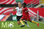 22.07.2016, Fussball Frauen-Lnderspiel , Testspiel, Deutschland - Ghana, in der Benteler-Arena Paderborn. v.l. Leonie Maier (Deutschland) gegen Wasila De-Wura Soale (Ghana) 