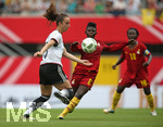 22.07.2016, Fussball Frauen-Lnderspiel , Testspiel, Deutschland - Ghana, in der Benteler-Arena Paderborn. v.l. Sara Dbritz (Deutschland) gegen Priscilla Okyere (Ghana) 