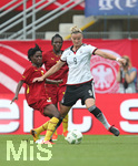 22.07.2016, Fussball Frauen-Lnderspiel , Testspiel, Deutschland - Ghana, in der Benteler-Arena Paderborn. v.l. Regina Antwi (Ghana) gegen Alexandra Popp (Deutschland) 