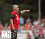23.07.2016,  Fussball 1.Liga 2016/2017, Testspiel, SpVgg Landshut - FC Bayern Mnchen, in Landshut. Trainer Carlo Ancelotti (FC Bayern Mnchen) gibt Anweisungen.