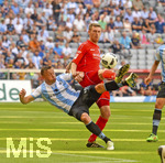 14.08.2016,  Fussball 2.Liga 2016/2017, 2.Spieltag, TSV 1860 Mnchen - DSC Arminia Bielefeld, in der Allianz-Arena Mnchen. v.li: Ivica Olic (TSV 1860 Mnchen) gegen Manuel Junglas (Bielefeld).