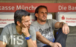 14.08.2016,  Fussball 2.Liga 2016/2017, 2.Spieltag, TSV 1860 Mnchen - DSC Arminia Bielefeld, in der Allianz-Arena Mnchen. v.l. Sportlicher Leiter Samir Arabi (Bielefeld) und Trainer Rdiger Rehm (Bielefeld) 