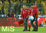 14.08.2016,   DFL Supercup 2016, Borussia Dortmund - FC Bayern Mnchen, im Signal Iduna Park Dortmund. Arturo Vidal (mi., Bayern Mnchen) muss behandelt werden