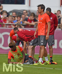 17.08.2016,  Fussball 1.Liga 2016/2017, FC Bayern Mnchen, Training an der Sbenerstrasse.  Kingsley Coman (Bayern Mnchen) liegt verletzt am Boden.