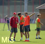 17.08.2016,  Fussball 1.Liga 2016/2017, FC Bayern Mnchen, Training an der Sbenerstrasse. v.li: Trainer Carlo Ancelotti (FC Bayern Mnchen), Thomas Mller (FC Bayern Mnchen).