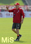 17.08.2016,  Fussball 1.Liga 2016/2017, FC Bayern Mnchen, Training an der Sbenerstrasse. Trainer Carlo Ancelotti (FC Bayern Mnchen) gibt Anweisungen.