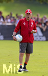 17.08.2016,  Fussball 1.Liga 2016/2017, FC Bayern Mnchen, Training an der Sbenerstrasse. Trainer Carlo Ancelotti (FC Bayern Mnchen) mit Pfeife im Mund. 