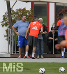 22.08.2016,  Fussball 1.Liga 2016/2017, FC Bayern Mnchen, Training an der Sbenerstrasse. Franck Ribery (FC Bayern Mnchen) begrt seine Eltern.