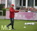 22.08.2016,  Fussball 1.Liga 2016/2017, FC Bayern Mnchen, Training an der Sbenerstrasse. Trainer Carlo Ancelotti (FC Bayern Mnchen) gibt Anweisungen.