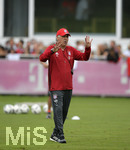 22.08.2016,  Fussball 1.Liga 2016/2017, FC Bayern Mnchen, Training an der Sbenerstrasse. Trainer Carlo Ancelotti (FC Bayern Mnchen) gibt Anweisungen.