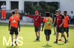29.08.2016,  Fussball 1.Liga 2016/2017, FC Bayern Mnchen, Training an der Sbenerstrasse. mitte: Trainer Carlo Ancelotti (FC Bayern Mnchen) gibt Anweisungen.