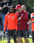 29.08.2016,  Fussball 1.Liga 2016/2017, FC Bayern Mnchen, Training an der Sbenerstrasse. v.li: Renato Sanches (Bayern Mnchen) mit Trainer Carlo Ancelotti (FC Bayern Mnchen).