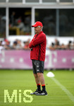 29.08.2016,  Fussball 1.Liga 2016/2017, FC Bayern Mnchen, Training an der Sbenerstrasse. Trainer Carlo Ancelotti (FC Bayern Mnchen) nachdenklich.