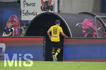 10.09.2016,  Fussball 1.Liga 2016/2017, 2.Spieltag, RB Leipzig - Borussia Dortmund, in der Red Bull Arena Leipzig. Mario Gtze (Dortmund) geht aus dem Spiel.