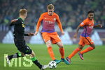 23.11.2016, Fussball UEFA Champions League 2016/2017,  Gruppenphase, 5.Spieltag, Borussia Mnchengladbach - Manchester City, im Borussia-Park Mnchengladbach. v.l. Oscar Wendt (Gladbach) gegen Kevin de Bruyne (Manchester City) , Raheem Sterling (Manchester City) 