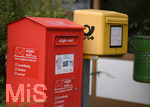 18.09.2017, Deutschland, Bayern, Allgu: Im Ort steht ein Briefkasten der Deutschen Post und daneben ein roter Briefkasten der Firma Allgu Mail.