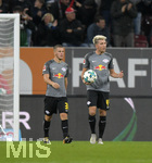 19.09.2017, Fussball 1.Bundesliga 2017/2018, 5.Spieltag, FC Augsburg - RB Leipzig, in der WWK-Arena Augsburg. v.li: Diego Demme (RB Leipzig) und Kevin Kampl (RB Leipzig) unzufrieden nach dem Gegentor.