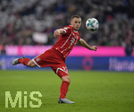 18.11.2017,  Fussball 1.Liga 2017/2018, 12.Spieltag, FC Bayern Mnchen - FC Augsburg, in der Allianz-Arena Mnchen. Joshua Kimmich (FC Bayern Mnchen) am Ball.