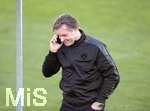 03.01.2018,  Fussball 1.Liga 2017/2018,  Wintertrainingslager von Borussia Dortmund in Marbella in Spanien, 1.Training der Mannschaft im Estadio Municipal de Marbella, Sportdirektor Michael Zorc (Dortmund) telefoniert.