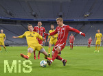 09.01.2018, Fussball DFB-Pokal 2017, Testspiel,  FC Bayern Mnchen - SG Sonnenhof Groaspach , in der Allianz-Arena Mnchen. re: Niklas Dorsch (Bayern) im Zweikampf.
