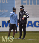 16.01.2018, Fussball Regionalliga Bayern 2017/2018, Training 1860 Mnchen.    v.l. Kodjovi Koussou (TSV 1860 Mnchen) und Trainer Daniel Bierofka (TSV 1860 Mnchen) diskutieren. 
