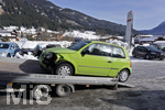 03.03.2018,  berfhrung eines Unfallwagen VW LUPO bei einem TOYOTA-Autohndler bei Lermoos in sterreich.