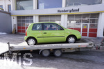 03.03.2018,  berfhrung eines Unfallwagen VW LUPO bei einem TOYOTA-Autohndler bei Lermoos in sterreich.