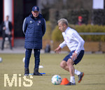 05.03.2018,  Fussball 1.Liga 2017/2018,  FC Bayern Mnchen Training an der Sbenerstrasse in Mnchen. Trainer Jupp Heynckes (FC Bayern Mnchen) beobchtet Rafinha (FC Bayern Mnchen).