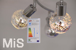 15.03.2018, Deutschland, Deckenleuchte mit Energiesparlampen aus LED Leuchtmittel in einem Mbelhaus. Das Energie-Label sagt A++, beste Energieeffizienz Dank LED-Lampe.
