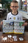 17.06.2018, Panini-Sammelalbum zur Fussball WM-2018 in Russland,  Der kleine DFB-Fan Lars Schssler aus Mindelheim (Bayern) klebt begeistert die Klebebildchen ins Panini-Sammelheft. (Modelreleased!) 