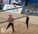 23.06.2018, Die Techniker Beach Tour 2018, Beach-Volleyball, in Dsseldorf, Damen-Finale,  Kira Walkenhorst (li, HSV) gegen Elena Kiesling (Berlin).  