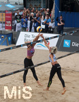 23.06.2018, Die Techniker Beach Tour 2018, Beach-Volleyball, in Dsseldorf, Damen-Finale,  Leonie Krtzinger (li, HSV) gegen Elena Kiesling (Berlin). 
