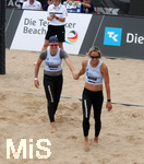 23.06.2018, Die Techniker Beach Tour 2018, Beach-Volleyball, in Dsseldorf, Damen-Finale,  v.li: Melanie Gernert und Elena Kiesling (Berlin). 