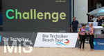 23.06.2018, Die Techniker Beach Tour 2018, Beach-Volleyball, in Dsseldorf, Damen-Finale,   Leonie Krtzinger (re) und Kira Walkenhorst (Hamburger SV) machen Pause. 