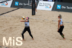 23.06.2018, Die Techniker Beach Tour 2018, Beach-Volleyball, in Dsseldorf, Damen-Finale,  re: Elena Kiesling, li: Melanie Gernert (Berlin) am Netz. 