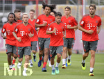 04.07.2018, Fussball 1. Bundesliga 2018/2019, FC Bayern Mnchen, Trainingsauftakt an der Sbenerstrasse in Mnchen. v.l. Renato Sanches, Rafinha, Bernat, und Javi Martinez (alle Bayern Mnchen).
