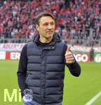 03.04.2019, Fussball DFB Pokal 2018/2019, Viertelfinale,  FC Bayern Mnchen - 1.FC Heidenheim, in der Allianz-Arena Mnchen.  Trainer Niko Kovac (FC Bayern Mnchen) mit dem Daumen nach oben.



