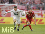 03.04.2019, Fussball DFB Pokal 2018/2019, Viertelfinale,  FC Bayern Mnchen - 1.FC Heidenheim, in der Allianz-Arena Mnchen. v.li: Marnon Busch (Heidenheim) gegen Franck Ribery (FC Bayern Mnchen).




