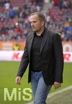 07.04.2019, Fussball 1. Bundesliga 2018/2019, 28. Spieltag, FC Augsburg - TSG 1899 Hoffenheim, in der WWK-Arena Augsburg. Trainer Manuel Baum (FC Augsburg) nachdenklich.


 
