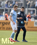13.04.2019, Fussball 3. Bundesliga 2018/2019, 33. Spieltag, TSV 1860 Mnchen - Preuen Mnster, im Grnwalder Stadion Mnchen.   Simon Lorenz (1860 Mnchen). Simon Lorenz (1860 Mnchen) hat sich verletzt.

 
