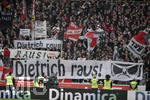 13.04.2019, Fussball 1. Bundesliga 2018/2019, 29. Spieltag, VfB Stuttgart - Bayer Leverkusen, in der Mercedes-Benz-Arena Stuttgart,  Dietrich raus, fordern die Stuttgarter Fans.


 
