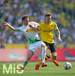 18.05.2019, Fussball 1. Bundesliga 2018/2019, 34. Spieltag, Borussia Mnchengladbach - Borussia Dortmund, im Borussia-Park Mnchengladbach. (L-R) Nico Elvedi (Gladbach) gegen Marco Reus (Dortmund)


