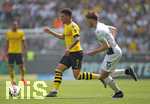 18.05.2019, Fussball 1. Bundesliga 2018/2019, 34. Spieltag, Borussia Mnchengladbach - Borussia Dortmund, im Borussia-Park Mnchengladbach. (L-R) Jadon Sancho (Dortmund) gegen Jordan Louis Beyer (Gladbach)


