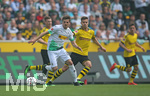 18.05.2019, Fussball 1. Bundesliga 2018/2019, 34. Spieltag, Borussia Mnchengladbach - Borussia Dortmund, im Borussia-Park Mnchengladbach. (L-R) Jonas Hofmann (Gladbach) gegen Julian Weigl (Dortmund)


