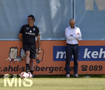 18.06.2019, Trainingsauftakt von 1860 Mnchen an der Grnwalder Strasse, Training am Vormittag, Sportdirektor Gnther Gorenzel (TSV 1860) schaut sich das Training an.


