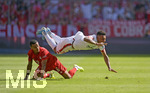 31.08.2019, Fussball 1. Bundesliga 2019/2020, 3.Spieltag, FC Bayern Mnchen - 1.FSV Mainz 05, in der Allianzarena Mnchen. v.li: Thiago (FC Bayern Mnchen) gegen Karim Onisiwo (FSV Mainz) 

